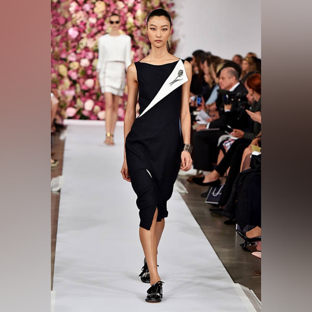 ●$3,000 OSCAR DE LA RENTA BLACK WHITE SILK WOOL RUNWAY DRESS US 6 - Picture 8 of 13